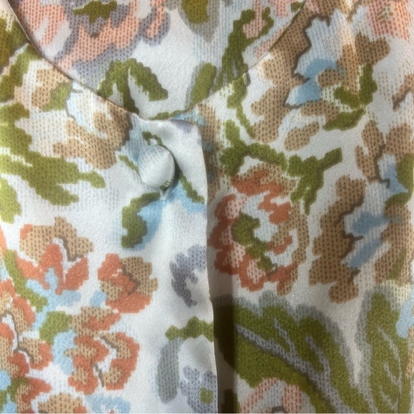 Vintage Intimates & Sleepwear Floral Satin Blouse Vanity Fair
Button-Up M - Picture 5 of 9